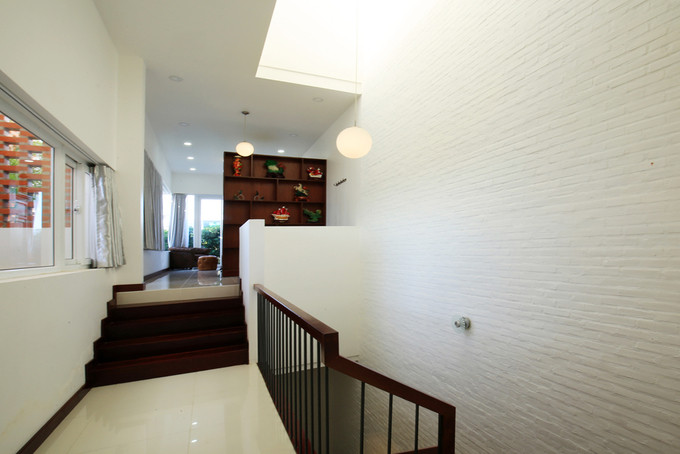 ngoi nha chi thoang mot mat nhung phong nao cung co cua so