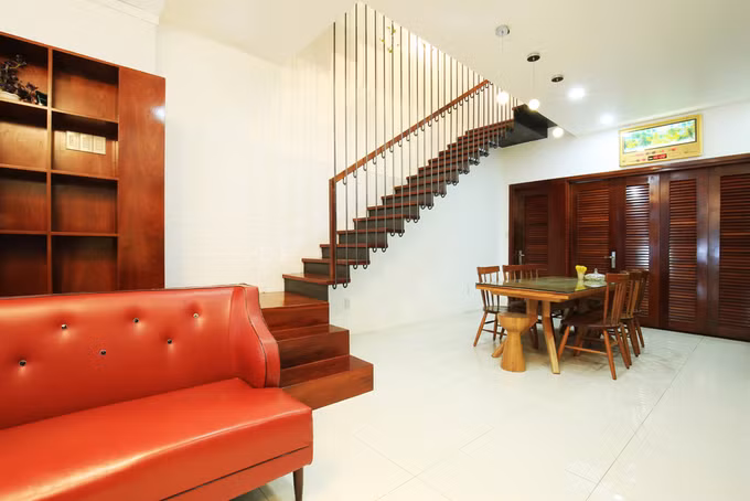 ngoi nha chi thoang mot mat nhung phong nao cung co cua so