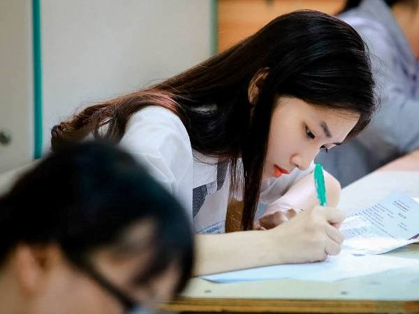 tuyen sinh 2018 cac truong dai hoc tung hoc bong khung hut thi sinh