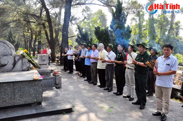 hoi ccb ha tinh to chuc ve tham chien truong xua tri an dong doi