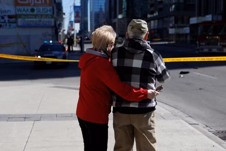 hien truong vu lao xe khien 10 nguoi thiet mang o canada