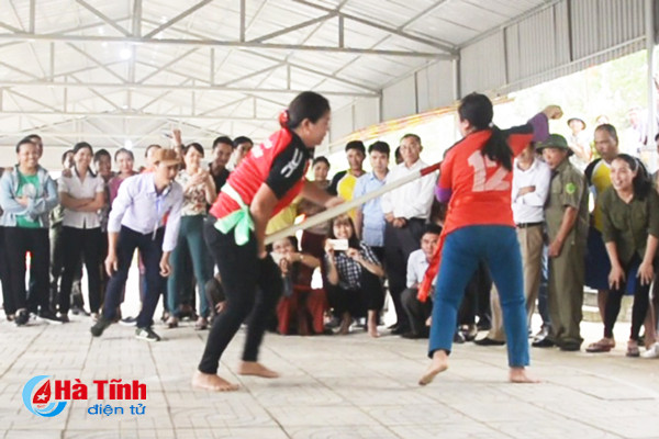 Độc đáo môn đẩy gậy tại Lễ hội Giỗ Tổ Hùng Vương năm 2018