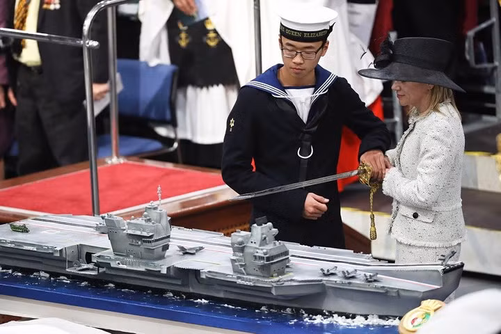 can canh tau san bay moi nhat va manh nhat cua hai quan anh