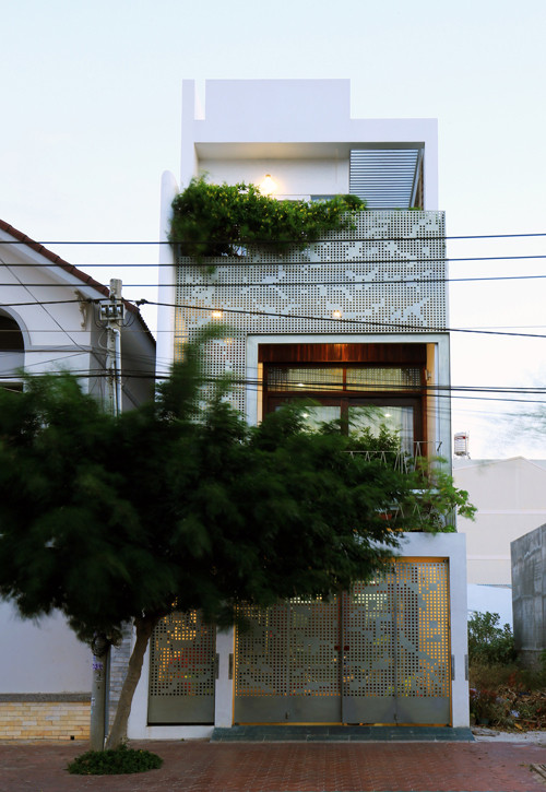 ngoi nha chi thoang mot mat nhung phong nao cung co cua so