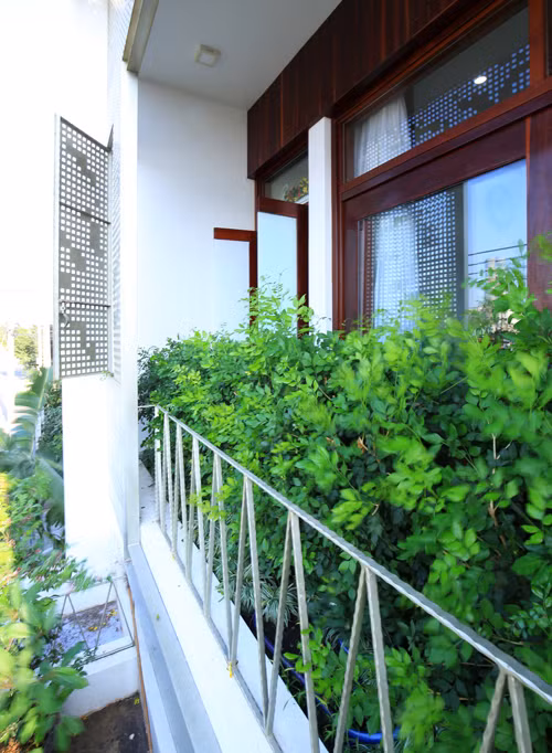 ngoi nha chi thoang mot mat nhung phong nao cung co cua so