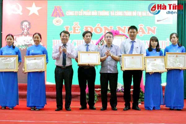 cong ty moi truong va do thi ha tinh don nhan huan chuong lao dong