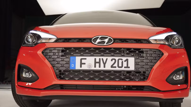 hyundai nang cap i20 canh tranh toyota yaris