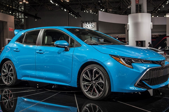 Toyota Corolla có kiểu dáng và hiệu suất ấn tượng hơn. Ảnh: Autoblog. toyota dang thay doi sau nhieu lan thua nhan bao thu