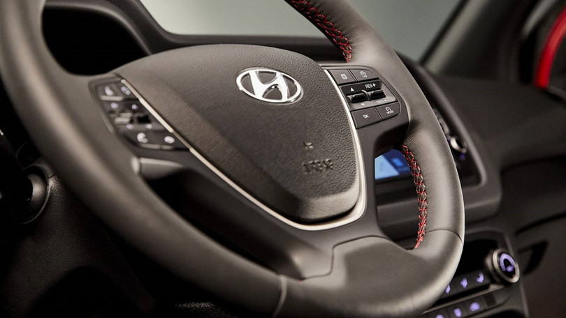 hyundai nang cap i20 canh tranh toyota yaris