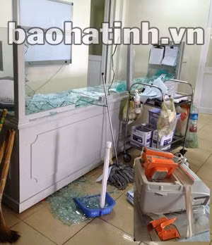 Hiện trường vụ người nhà bệnh nhân đập phá tài sản bệnh viện