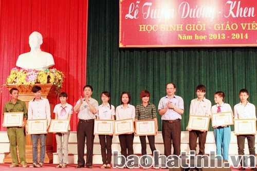 Khen thưởng HS giỏi quốc gia