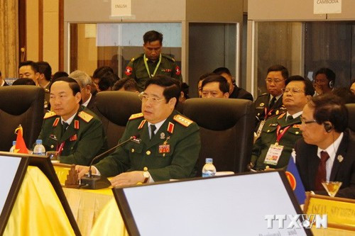 Bộ trưởng Quốc phòng Phùng Quang Thanh phát biểu tại Hội nghị. (Ảnh: Bảo Trung/TTXVN)