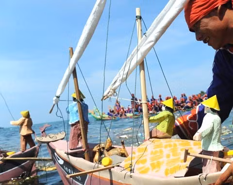 Trên Khinh thuyền Hoàng Sa có đầy đủ lương thực, thực phẩm tái hiện hình ảnh Hải đội Hoàng Sa ra đi cắm mốc khẳng định chủ quyền ở Hoàng Sa, Trường Sa xuyên suốt nhiều thế kỷ trước.
