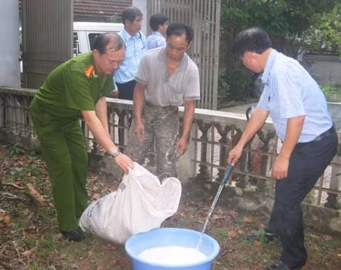 Tiêu hủy phụ gia không rõ nguồn gốc