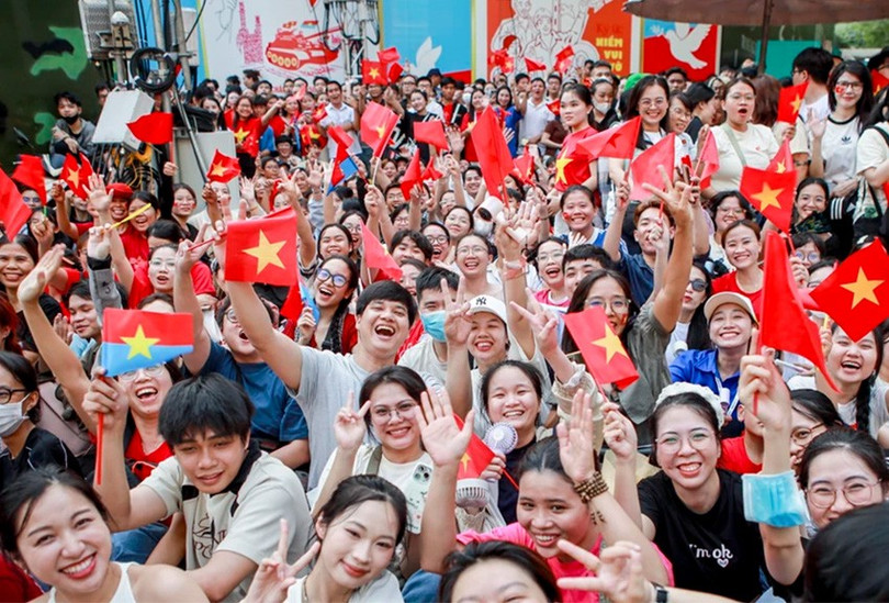 Theo bạn, một trong những yếu tố khiến Việt Nam được đánh giá tích cực trong các báo cáo hạnh phúc là gì? 