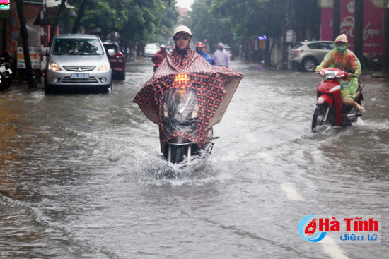 mua lon nhieu tuyen duong o tp ha tinh ngap sau trong nuoc