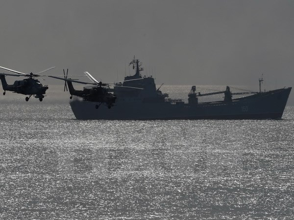 nga dieu them 2 tau chien loai moi nhat den dia trung hai