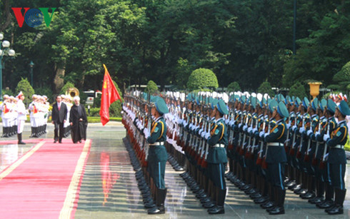 chu tich nuoc chu tri le don tong thong iran tham viet nam