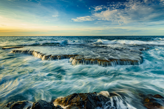 Bức ảnh 9X Hà Tĩnh ưng ý nhất là bình minh trên Hang Rái (Ninh Thuận) được chụp đúng hôm có sóng lớn. Ảnh: Minh Huy. 9x ha tinh di xuyen viet chup canh dep que huong