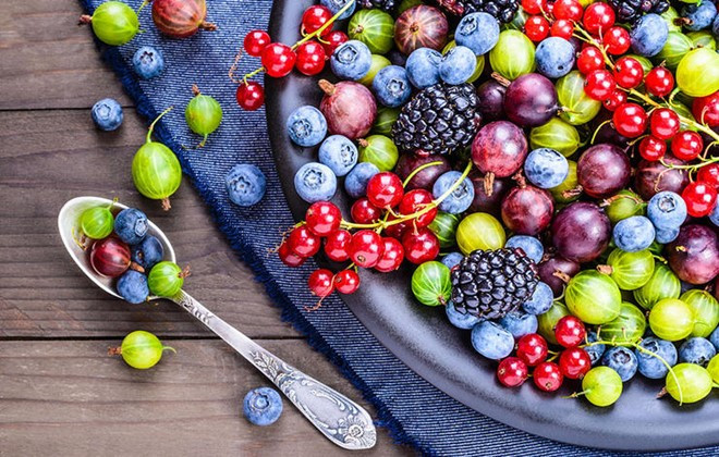 Các loại quả mọng giàu nước rất giàu chất oxy hóa. Ảnh: ShutterStock. 12 sieu thuc pham day lui lao hoa