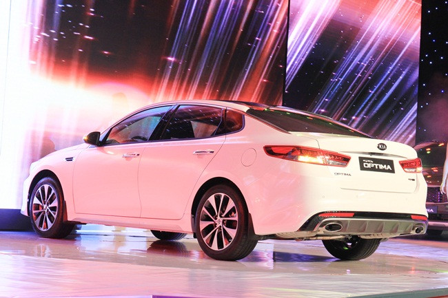 kia optima 2016 chinh thuc ra mat tai viet nam gia tu 900 trieu