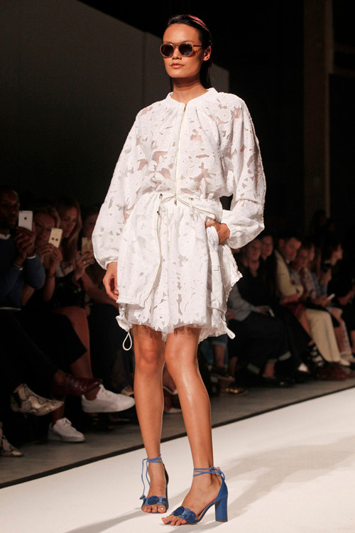 nhung sac mau ruc ro cua thoi trang viet 2016