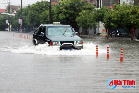 mua lon nhieu tuyen duong o tp ha tinh ngap sau trong nuoc
