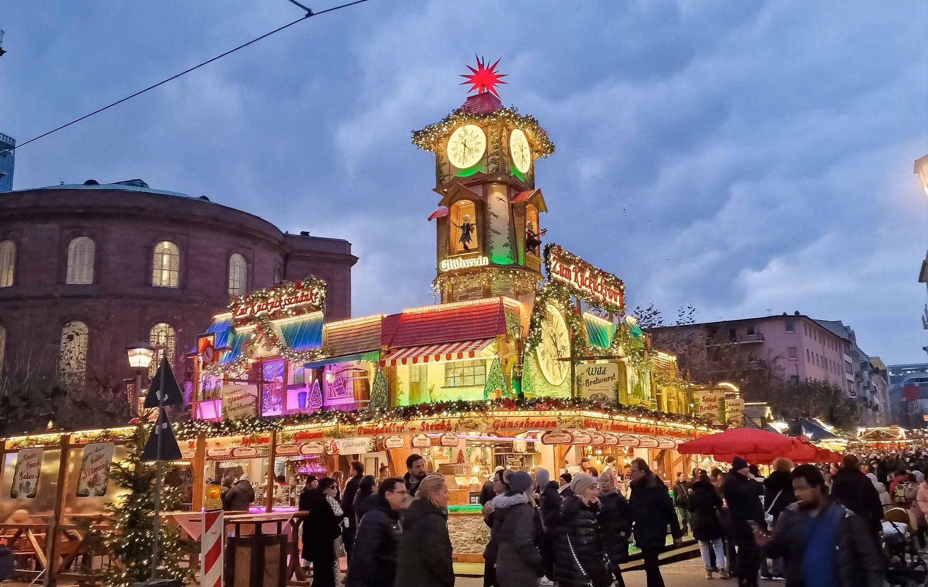 Châu Âu lung linh sắc màu chào đón Giáng sinh