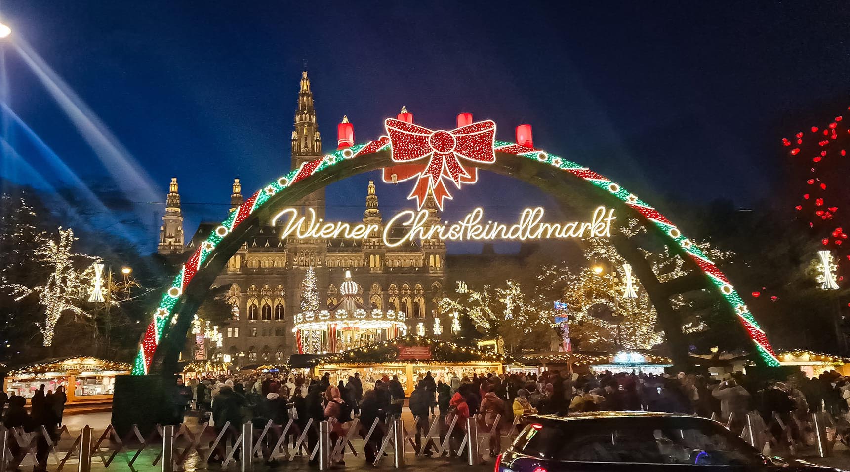 Châu Âu lung linh sắc màu chào đón Giáng sinh