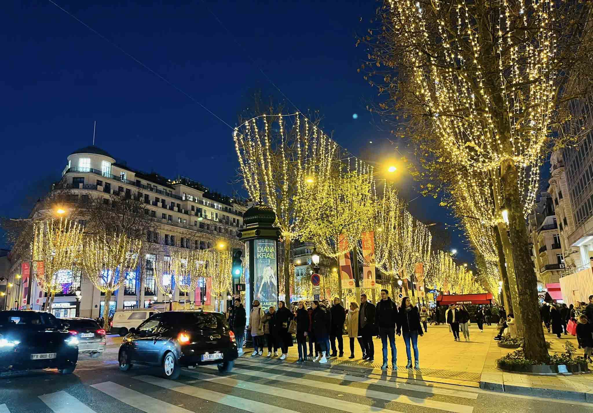 Châu Âu lung linh sắc màu chào đón Giáng sinh