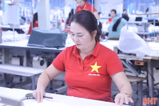 Thi đua mừng ngày hội thống nhất non sông