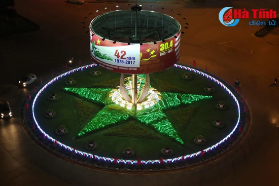 duong pho ha tinh dep lung linh voi anh den led moi