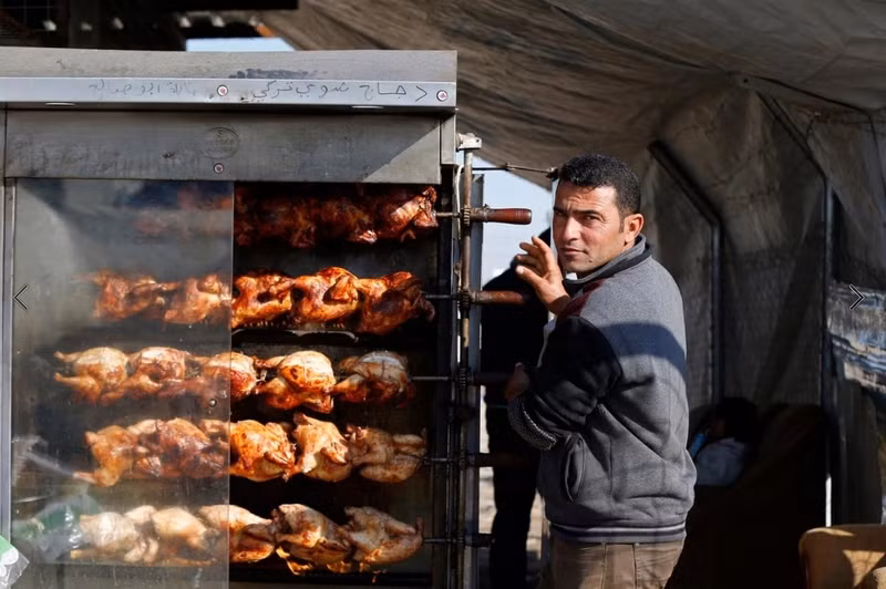 chat vat kiem song ben trong cac trai ti nan o iraq