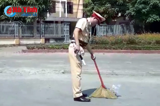 cong dong mang khen ngoi nhung hanh dong dep cua chien sy cong an tp ha tinh