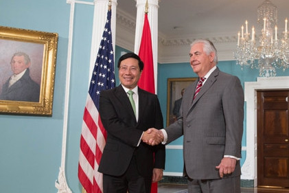 Phó Thủ tướng, Bộ trưởng Bộ Ngoại giao Phạm Bình Minh và Ngoại trưởng Hoa Kỳ Rex Tillerson. doi ngoai thang 4 khang dinh nhung quan diem chien luoc
