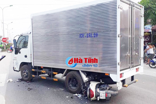 xe tai va xe may 1 nguoi nhap vien cap cuu