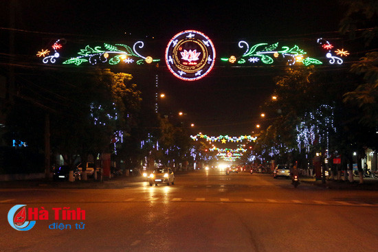 duong pho ha tinh dep lung linh voi anh den led moi