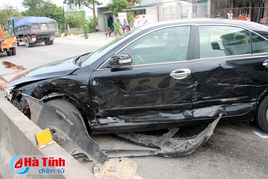 camry mat lai dam vao giai phan cach