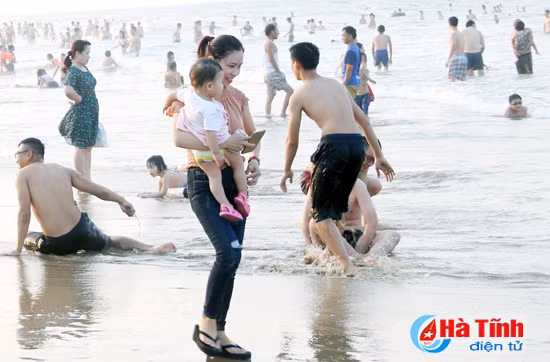 du khach van nuom nuop ve voi bien ha tinh