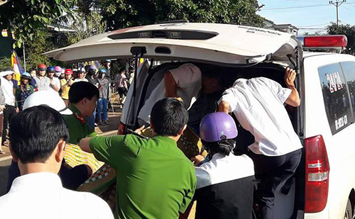 tai nan kinh hoang xe tai dau dau xe khach 10 nguoi tu vong tai cho