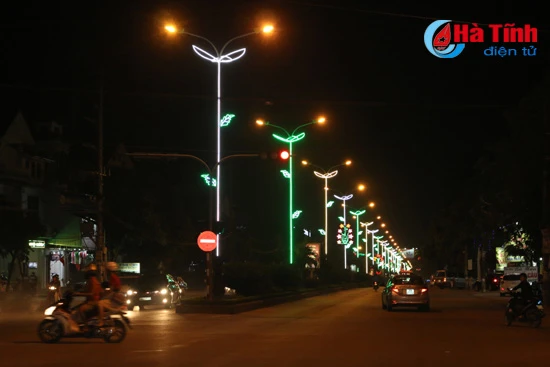 duong pho ha tinh dep lung linh voi anh den led moi