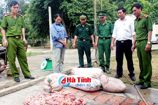 bat giu mot phu nu cho 200kg mo noi tang dong vat hoi thoi