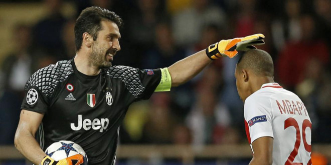 Mbappe rất hay, nhưng vẫn chỉ là chú nhóc so với Buffon. gianluigi buffon nguoi lat keo so phan