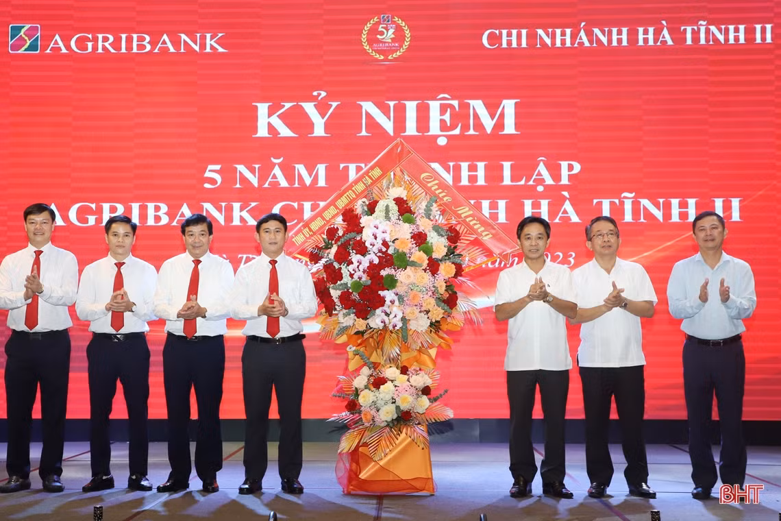 Tiếp tục đổi mới, phát huy vai trò ngân hàng thương mại hàng đầu tại Hà Tĩnh