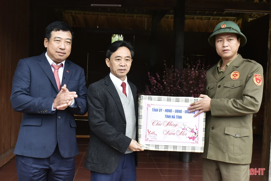 Lãnh đạo tỉnh tri ân các anh hùng liệt sỹ, các vị tiền bối của Đảng