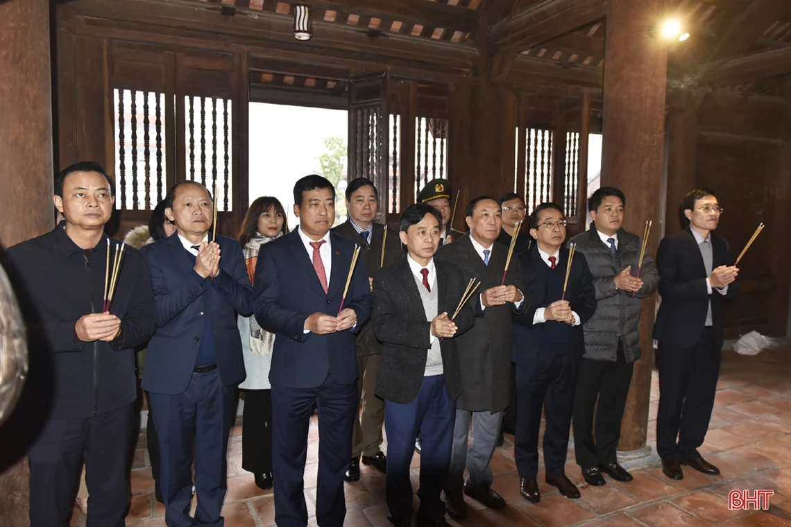 Lãnh đạo tỉnh tri ân các anh hùng liệt sỹ, các vị tiền bối của Đảng