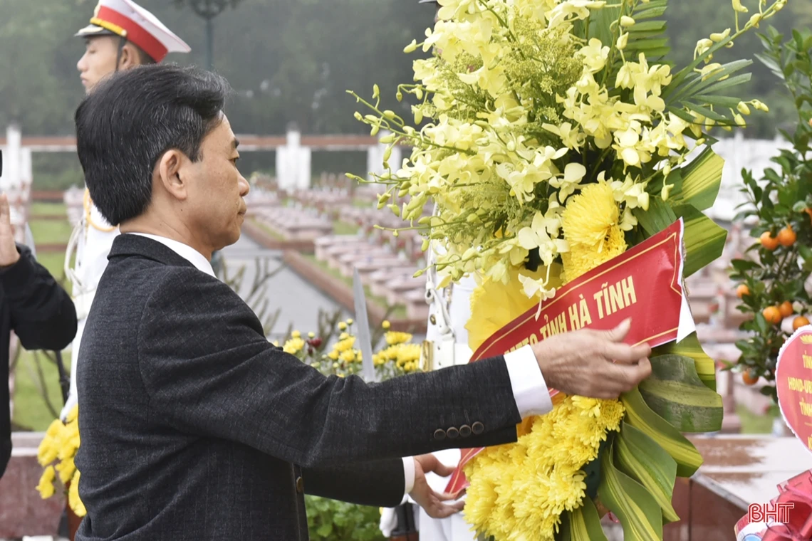 Lãnh đạo tỉnh tri ân các anh hùng liệt sỹ, các vị tiền bối của Đảng