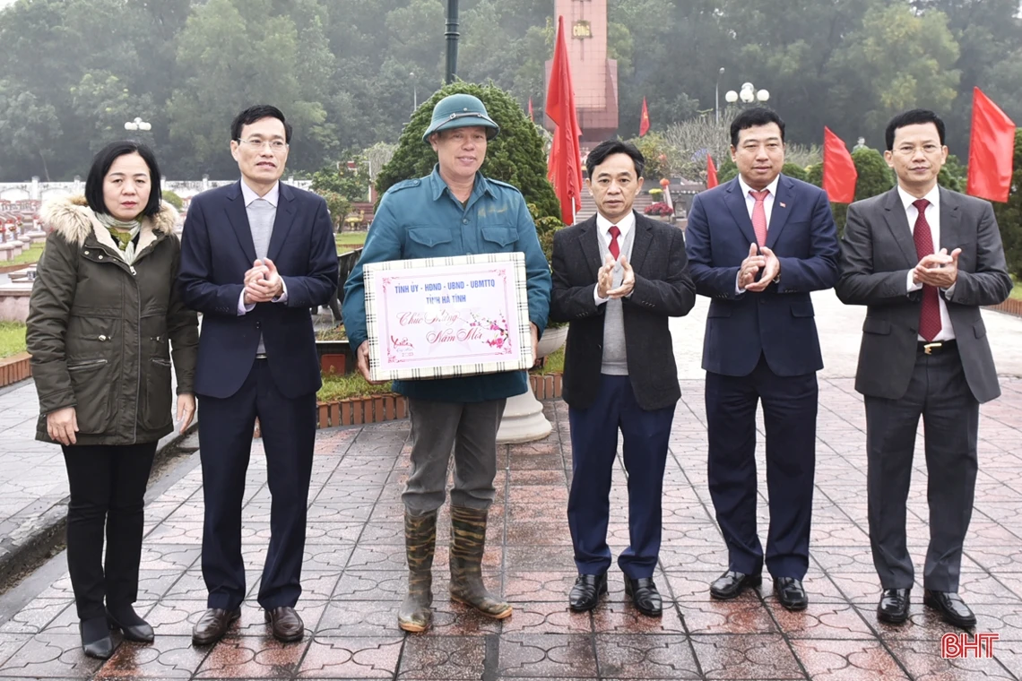 Lãnh đạo tỉnh tri ân các anh hùng liệt sỹ, các vị tiền bối của Đảng