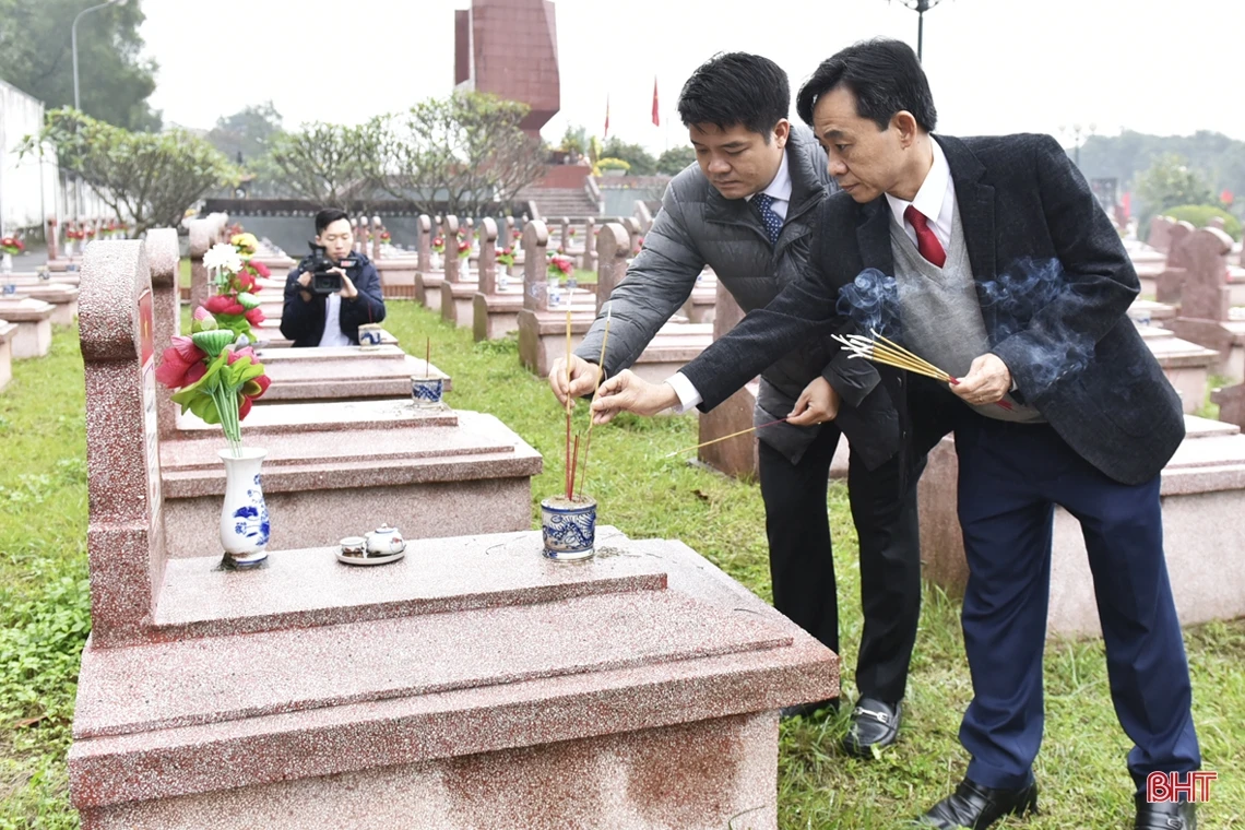 Lãnh đạo tỉnh tri ân các anh hùng liệt sỹ, các vị tiền bối của Đảng