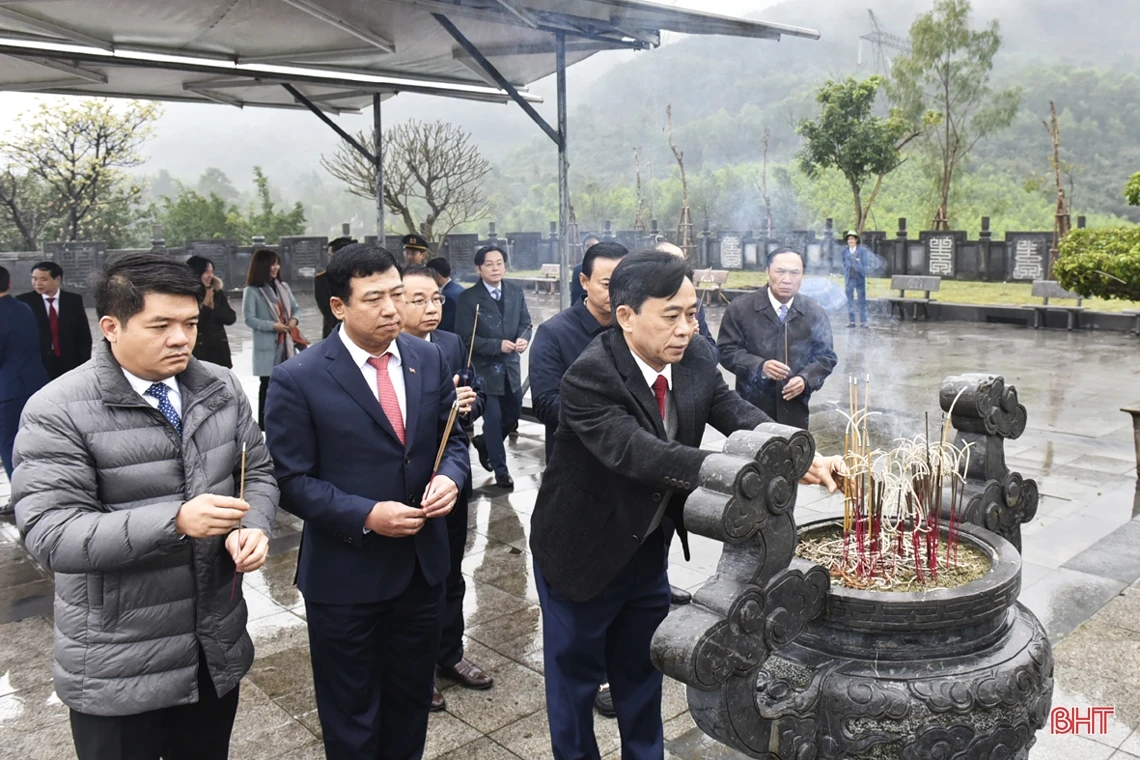 Lãnh đạo tỉnh tri ân các anh hùng liệt sỹ, các vị tiền bối của Đảng